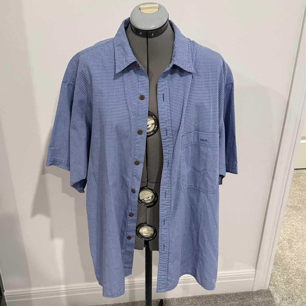 XL Men’s Patagonia button down short sleeve shirt